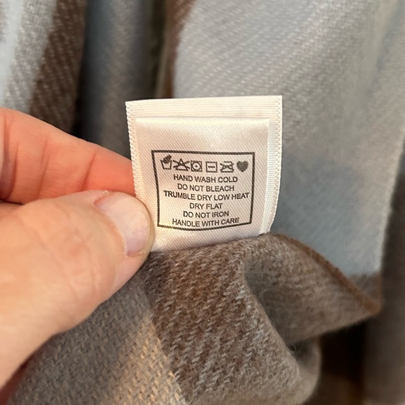 Soft plaid scarf / wrap - Picture 7 of 7